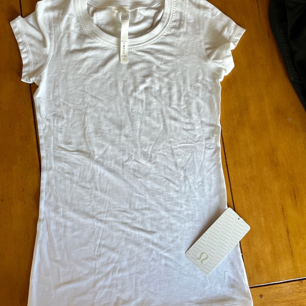 Lululemon white 5yr Pima tee NWT